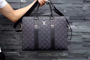 廣州二手服裝鞋帽箱包市場 巴寶莉、普拉達、LV等奢侈品牌貨源直供解析